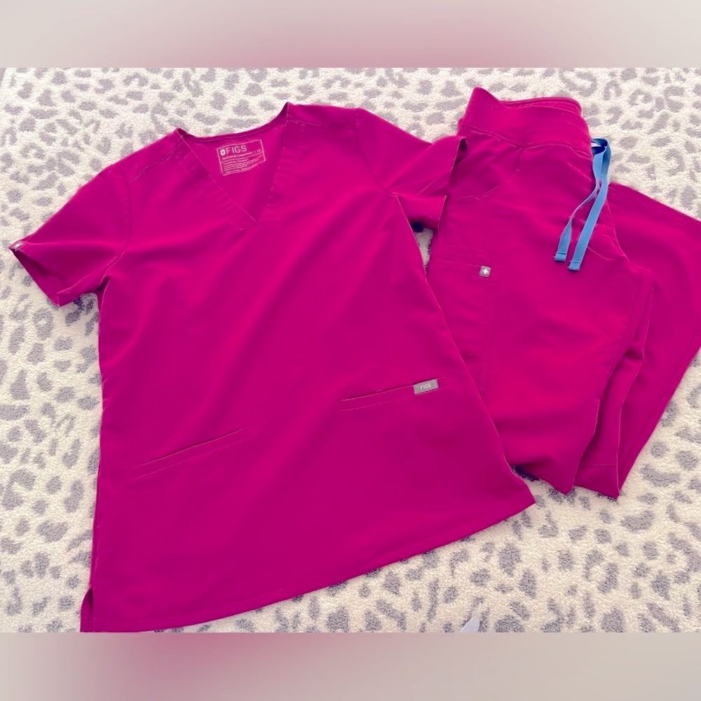 Xtra small top and small petite pants. Both technical collection.